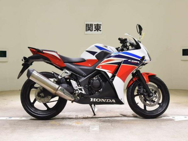 Мотоцикл спортбайк Honda CBR250R A рама MC41 модификация A спортивный гв 2017 пробег 2 747 км белый красный синий